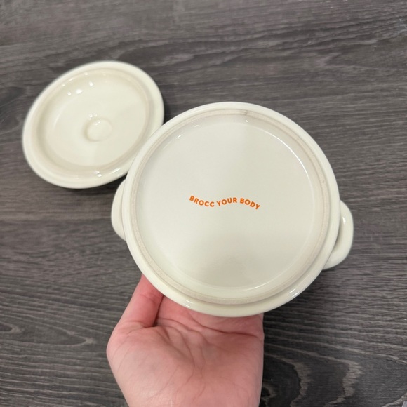 New In Box Mini Round Ceramic Cocotte Set of 2 - Picture 9 of 11